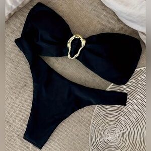 Chic Black Bandeau Bikini Set